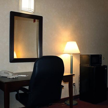 Comfort Suites Detroit/Warren Extérieur photo