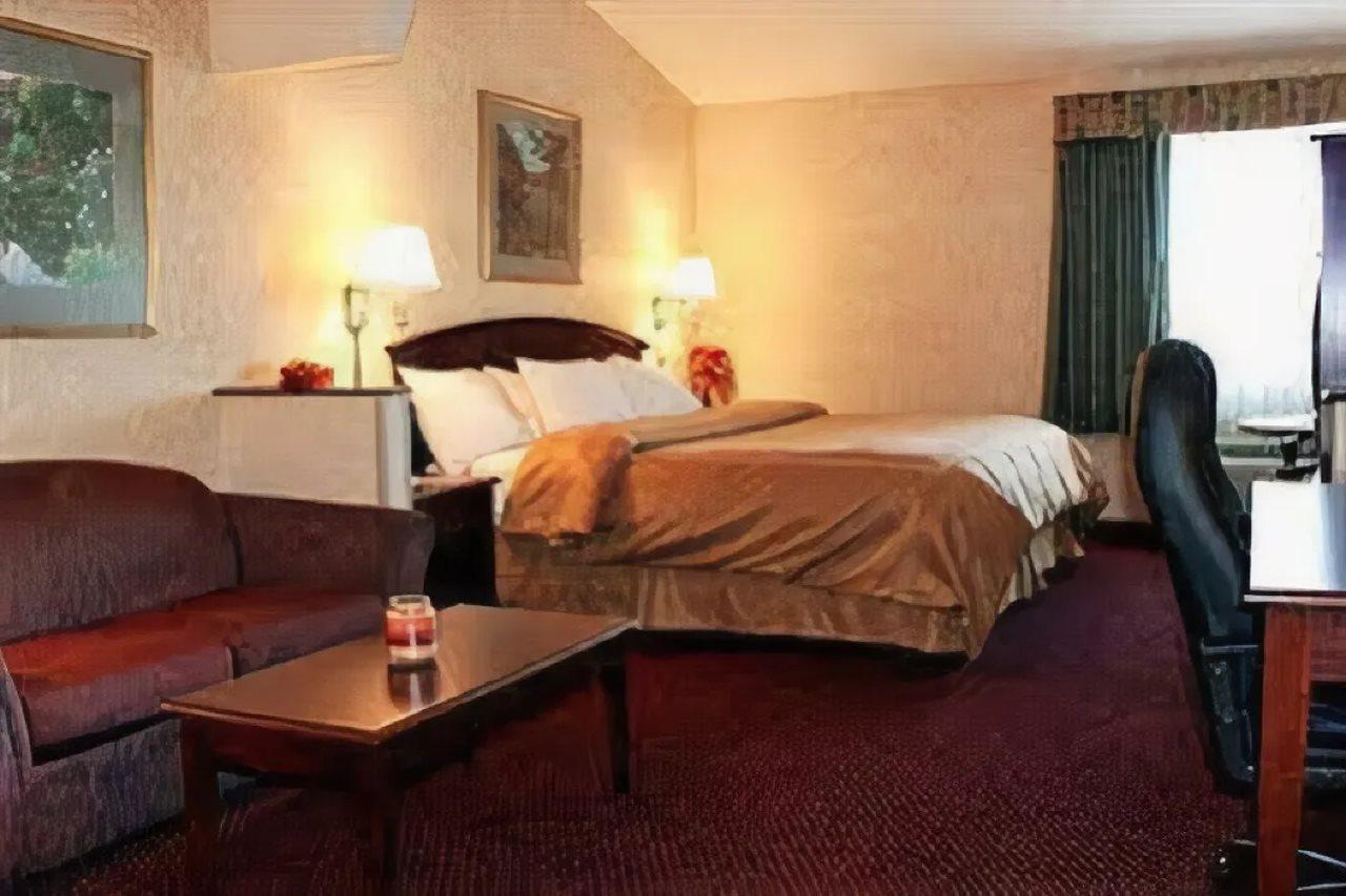 Comfort Suites Detroit/Warren Extérieur photo