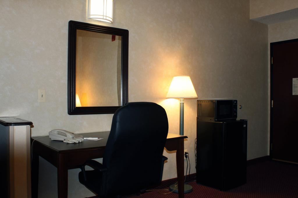 Comfort Suites Detroit/Warren Extérieur photo